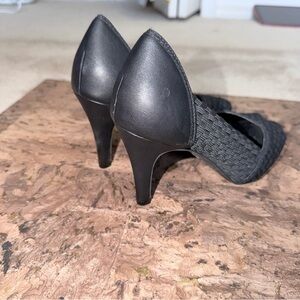 Dexflex Comfort Sexy Woven Black Peep Toe Heels Cute Comfortable ❤️